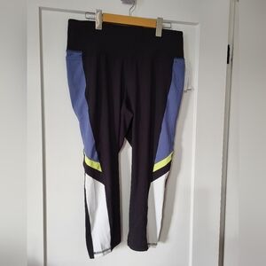 NEW Livi  Capri  leggings Size 14/16 (32)